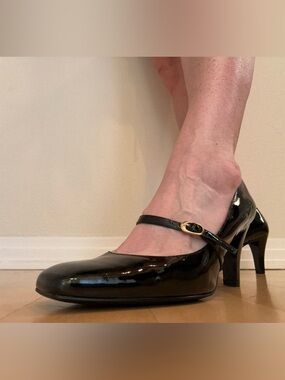 Women's Classy Black Patent Mary Jane Block Heel with Gold Buckle Size 9M